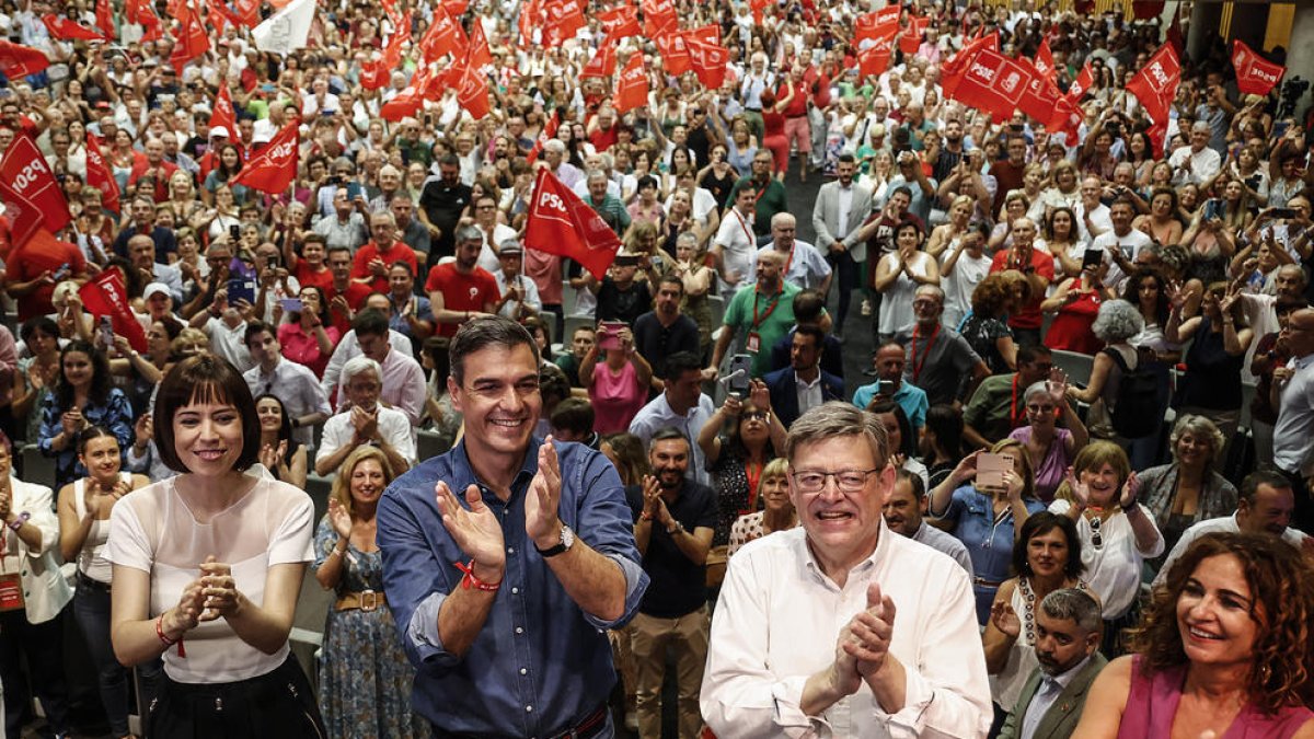 Sánchez es va fer un bany de masses a València al costat de Puig.