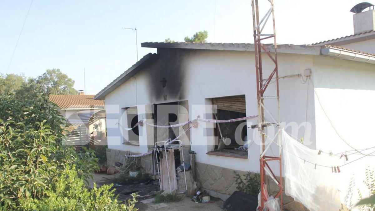 Muere una mujer en un incendio en una casa en Olius