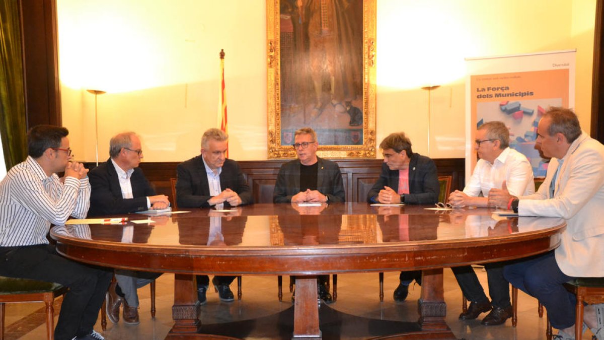 La reunión mantenida ayer para fomentar el tejido empresarial.