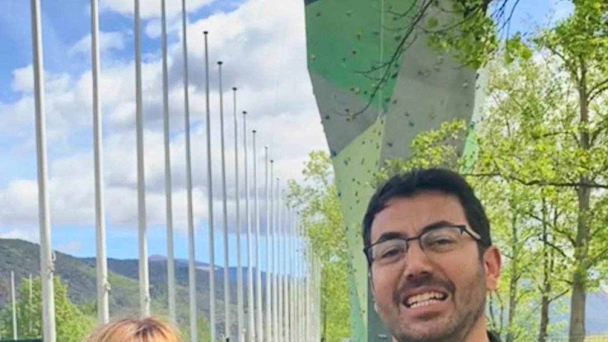 Marian Lamolla y Francesc Viaplana, en el Parc del Segre de La Seu d’Urgell. 