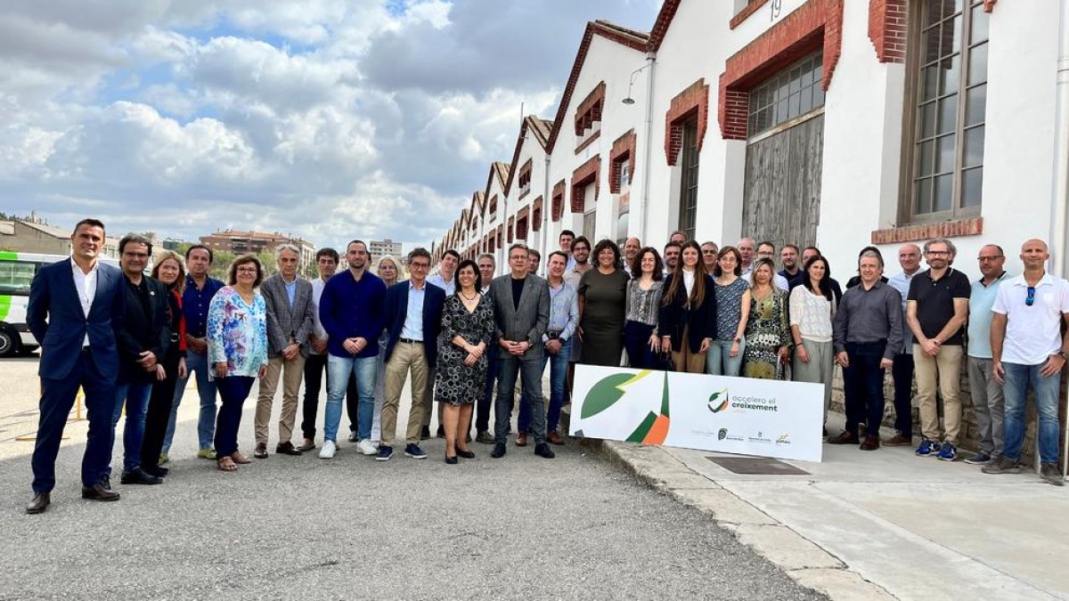 Acto de clausura y entrega de los diplomas a los representantes de las quince empresas que durante nueve meses han participado en la primera edición del programa Accelera el Creixement en Lleida, en Tàrrega