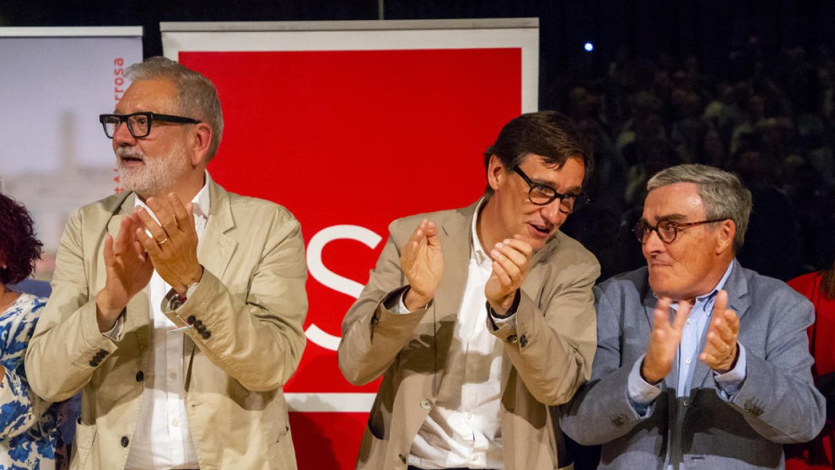 Fèlix Larrosa, Salvador Illa i Àngel Ros, ahir a l’acte central de campanya del PSC de Lleida a la Llotja.