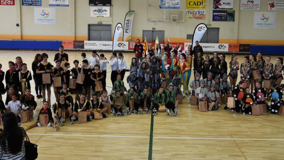 Un centenar de patinadoras participan en la primera Trobada Territorial de Xous en La Seu d'Urgell 