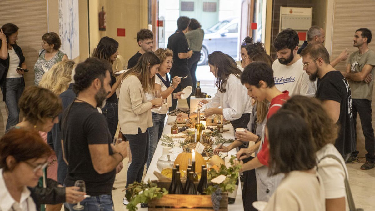 L’Auditori va acollir un viatge gastronòmic amb productes locals. El Centre Obrer va fer el pregó de festes i es va homenatjar el Centre Excursionista i els Escoltes, a la imatge.