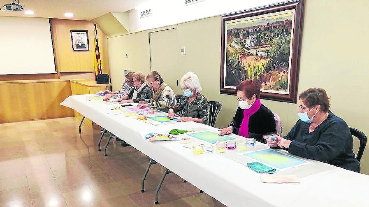 Más de 40 personas participan en el taller 'Matins d'ArtTerapia' en Torrefarrera