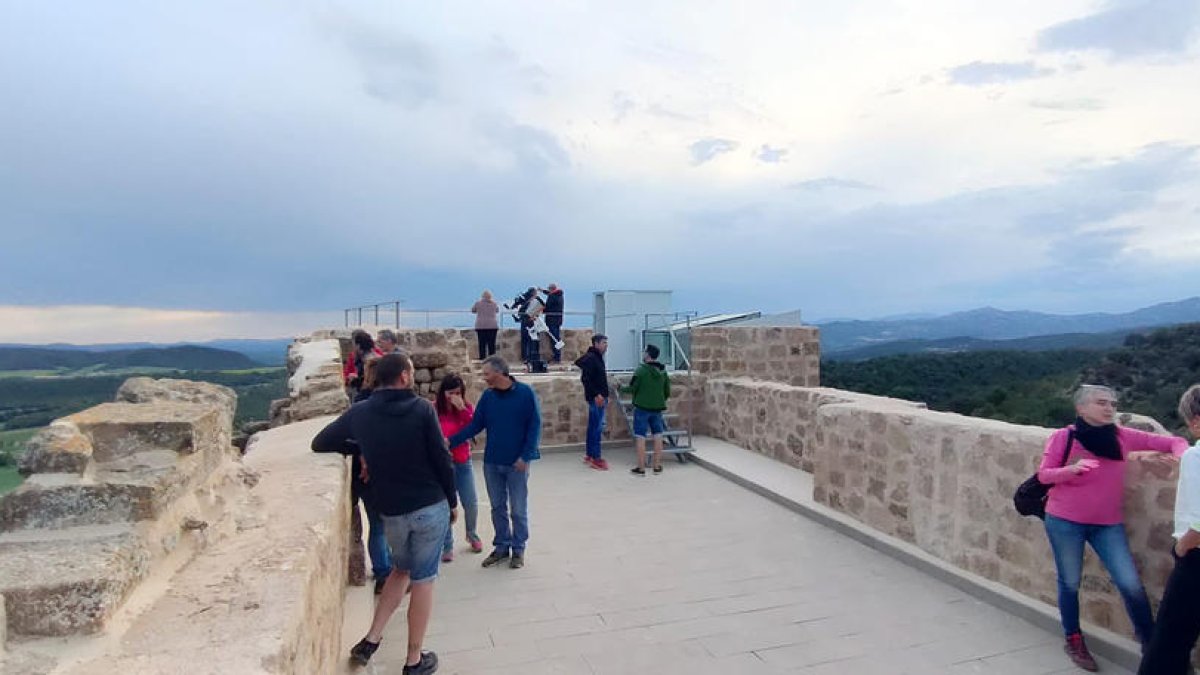 Los vecinos de Lladurs han sido los primeros en visitar la torre. 