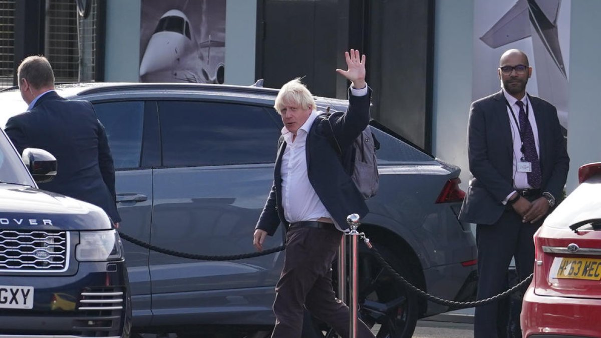 Boris Johnson regresó ayer a Londres de sus vacaciones en el Caribe.