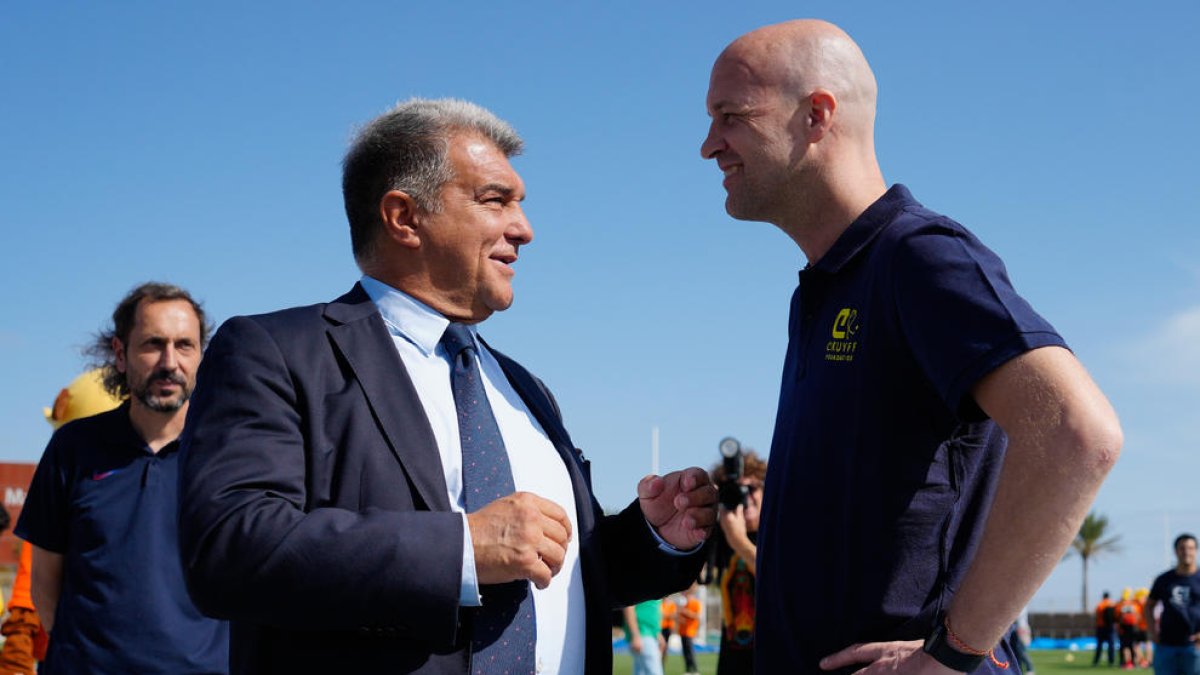 Jordi Cruyff al costat de Joan Laporta, en imatge d’arxiu.