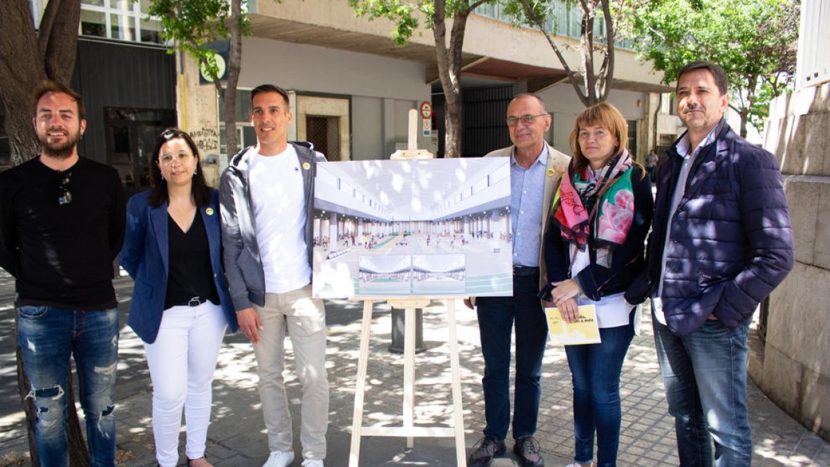 Amor, Freixanet, Estrada, Pueyo, Gea y Falcó presentaron ayer su propuesta en el apeadero de buses