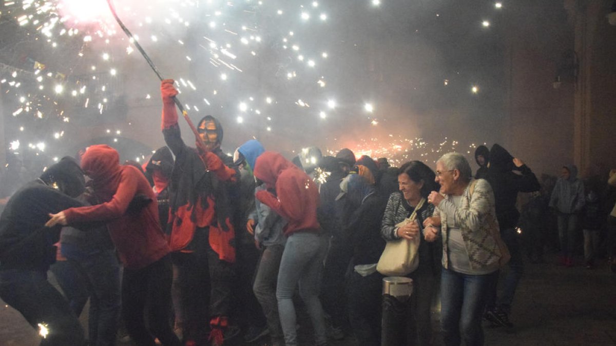 El correfoc amb els diables marca la recta final de la festa major de la Seu d'Urgell