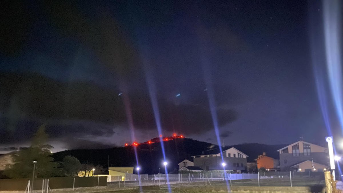 Los vecinos vieron estas luces desde la carretera hacia Aravell.