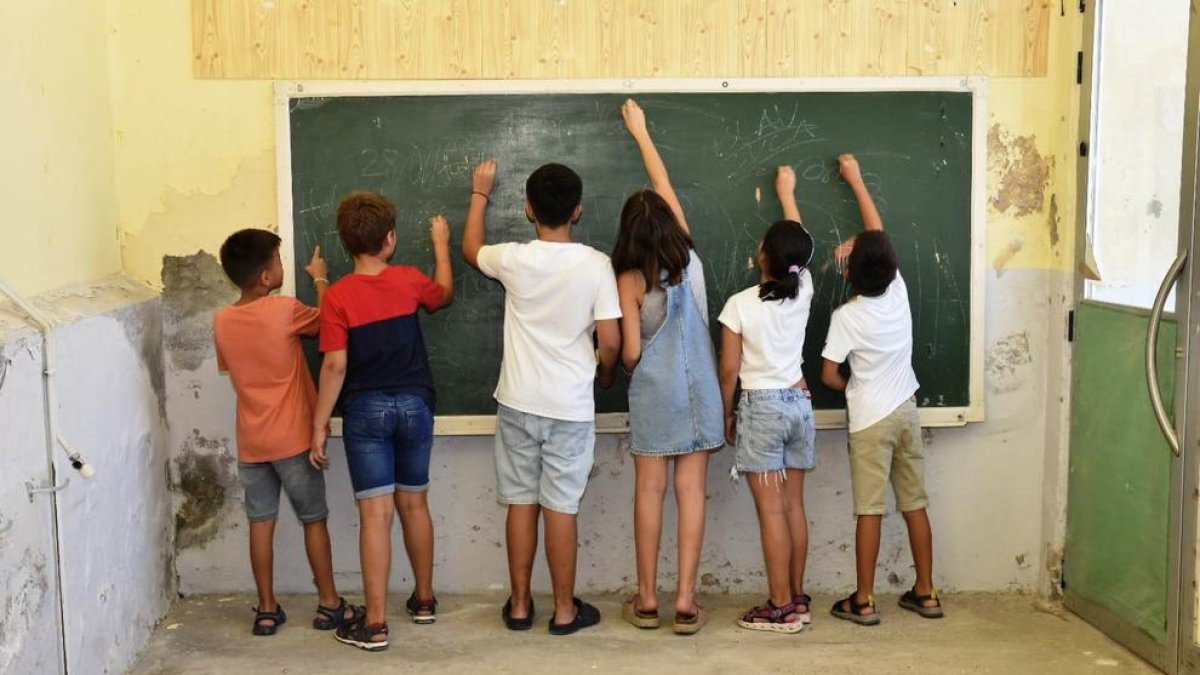 Diversos joves van escriure per última vegada a les pissarres.