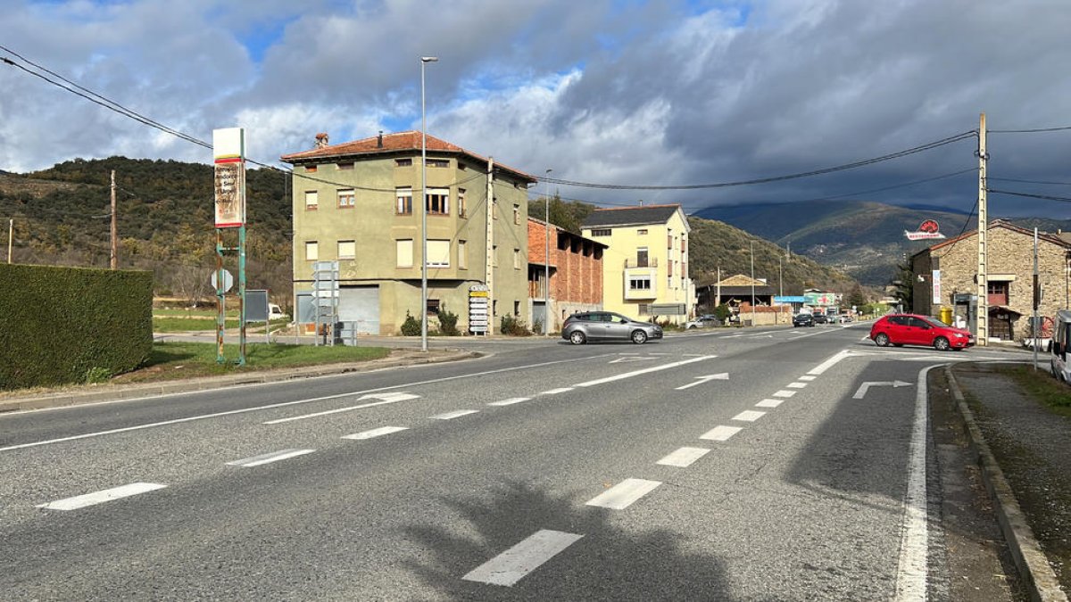 La cruïlla de la carretera N-260 que dona accés al municipi de Montferrer i Castellbò.
