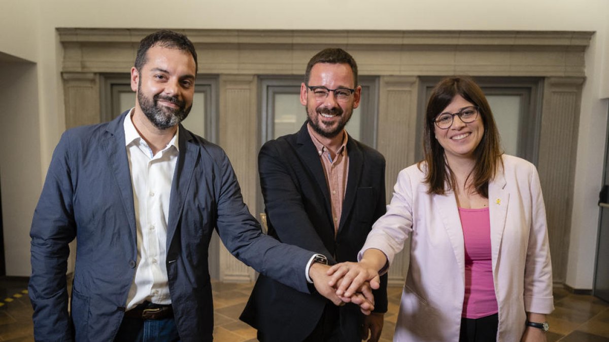 Quim Ayats, Lluc Salellas y Gemma Feis, ayer tras sellar el pacto. 