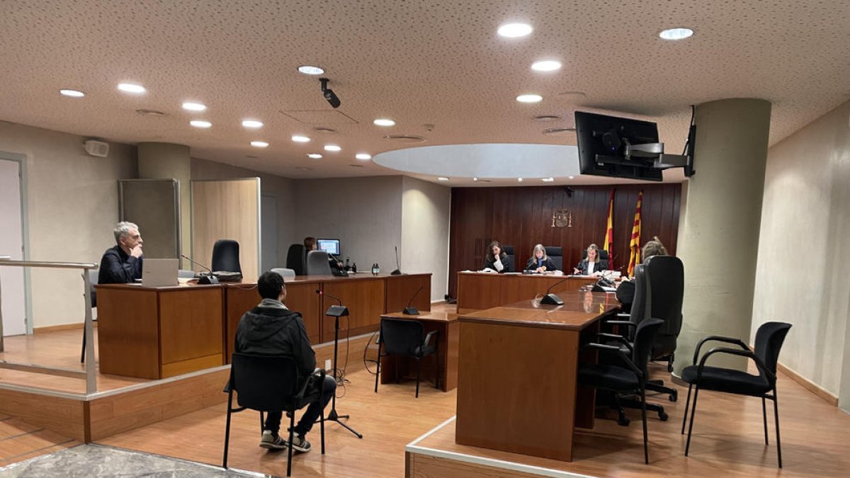 El acusado, ayer en la Audiencia de Lleida. 