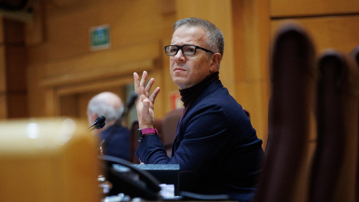 El presidente del Senado, Ander Gil, ayer durante el pleno en la Cámara Alta. 