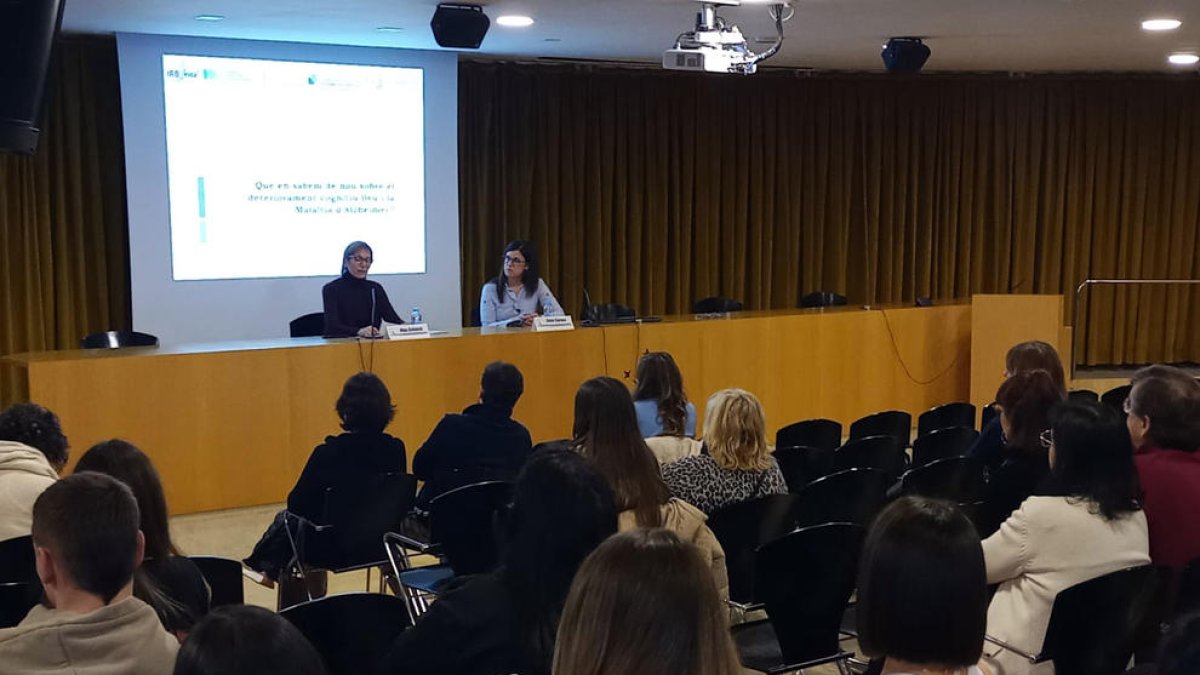 Imagen de la conferencia celebrada ayer en el Aula Magna de la Universitat de Lleida.