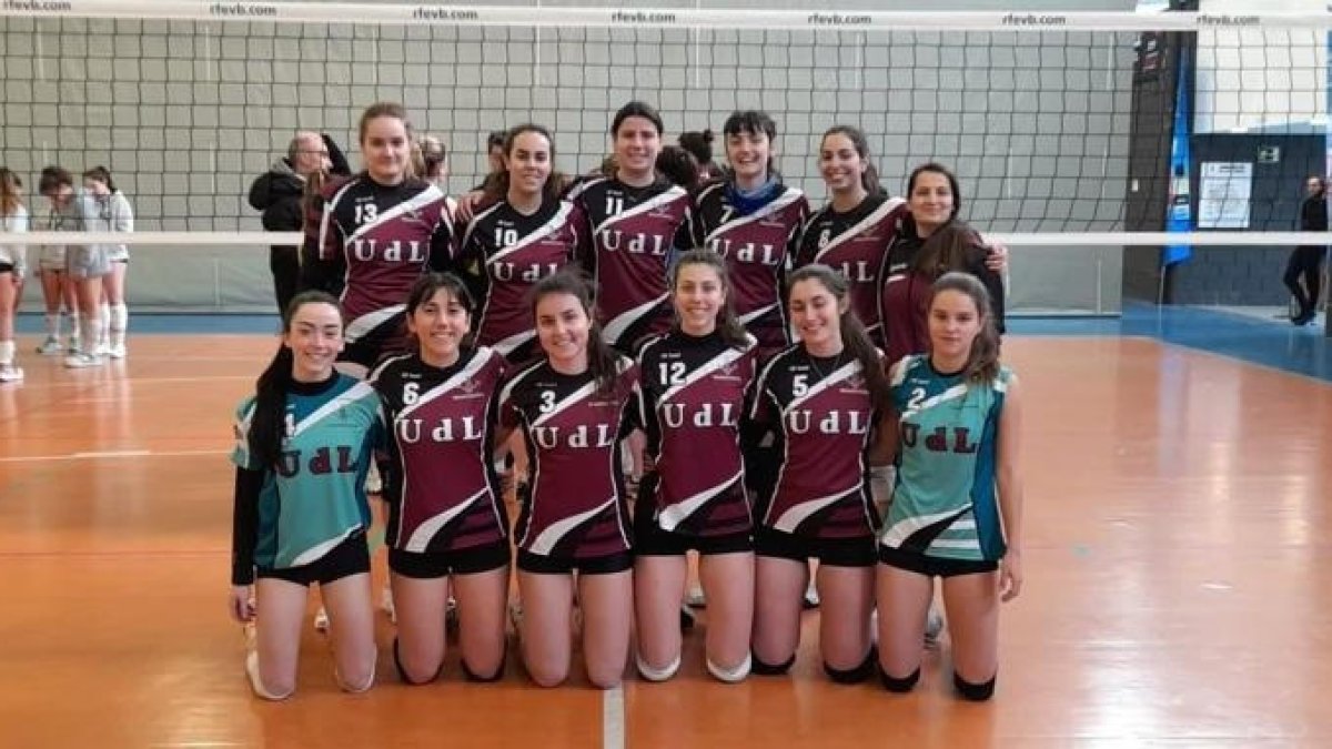 El equipo de voleibol femenino de la UdL se clasificó ayer.