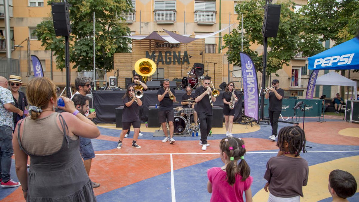 La banda Hip Horns Brass Collective, ayer en la pista de la Panera.