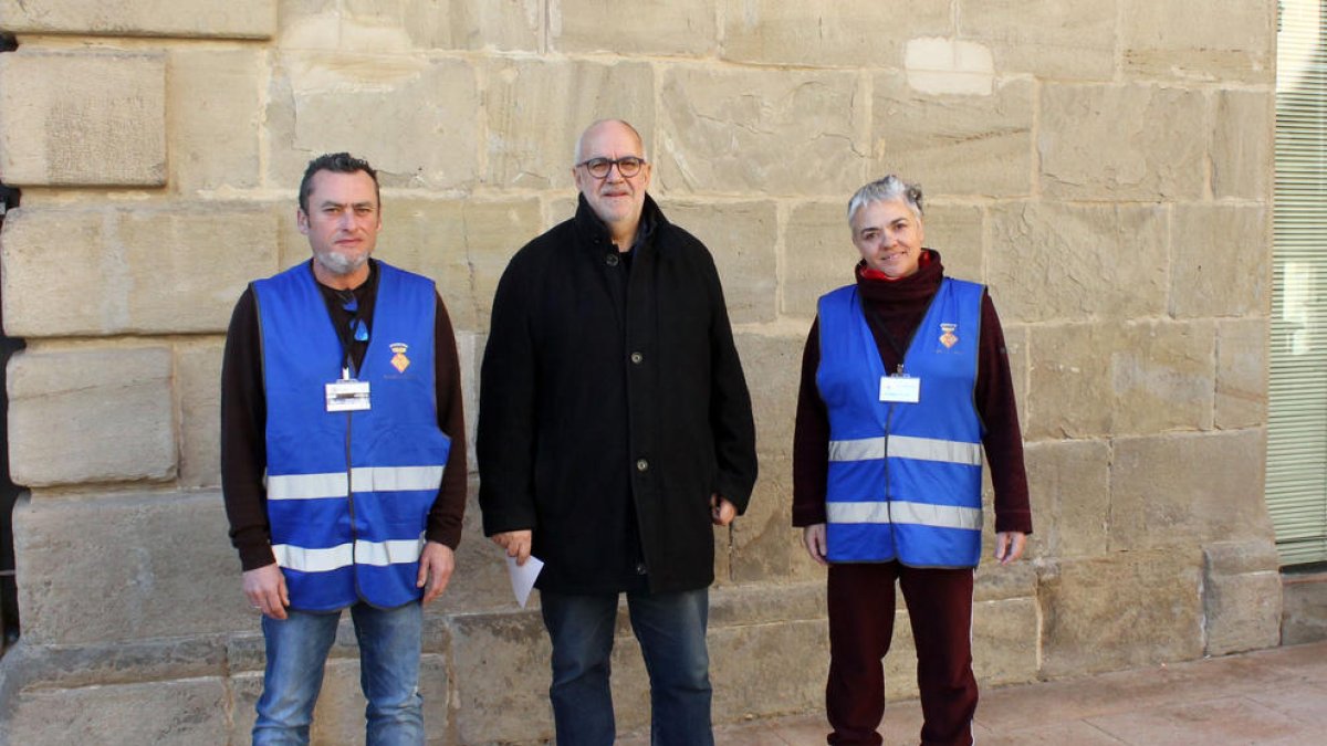 Els dos agents cívics que s’encarregaran de la vigilància.