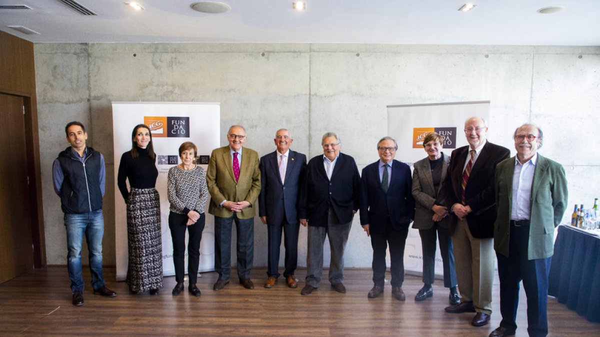 Miembros del grupo Compromesos amb el Futur de Lleida, ayer tras su última reunión.