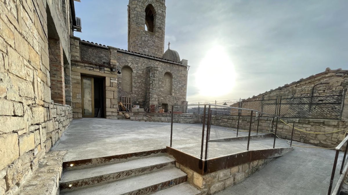 El patio abierto que da acceso al ayuntamiento.