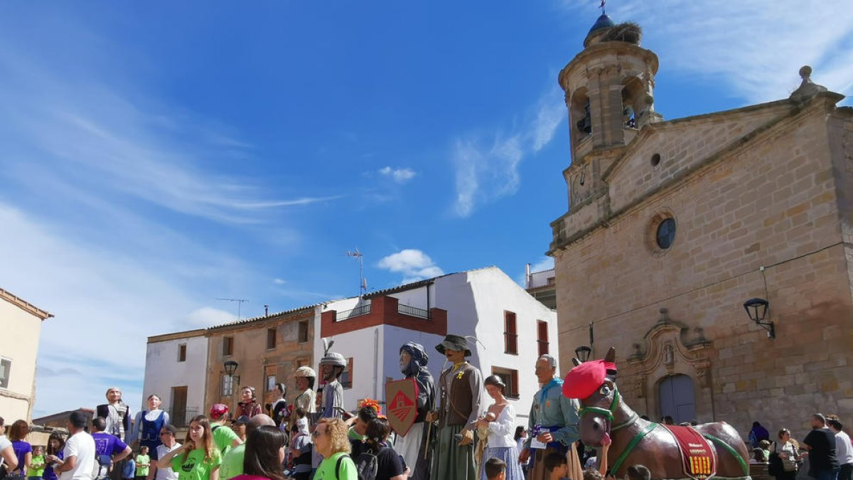 Fin de semana completo en Montoliu con el Correllengua y la Trobada de Gegants