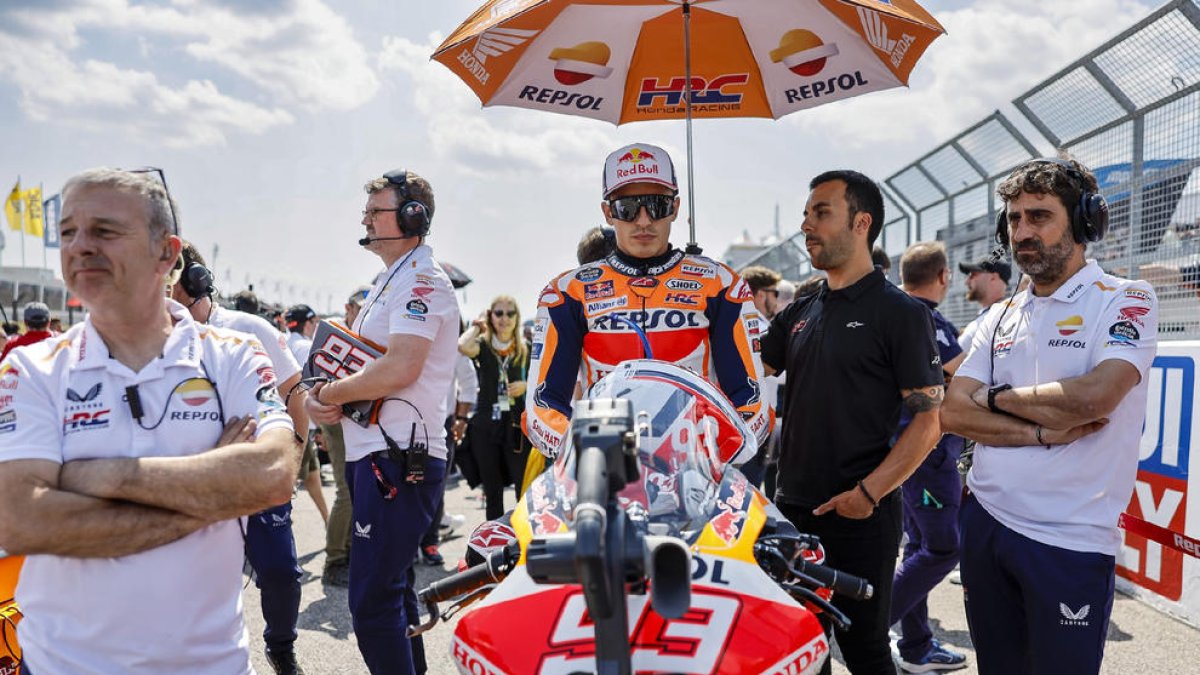 Marc Márquez, ayer antes de la salida de la carrera esprint en Sachsenring.