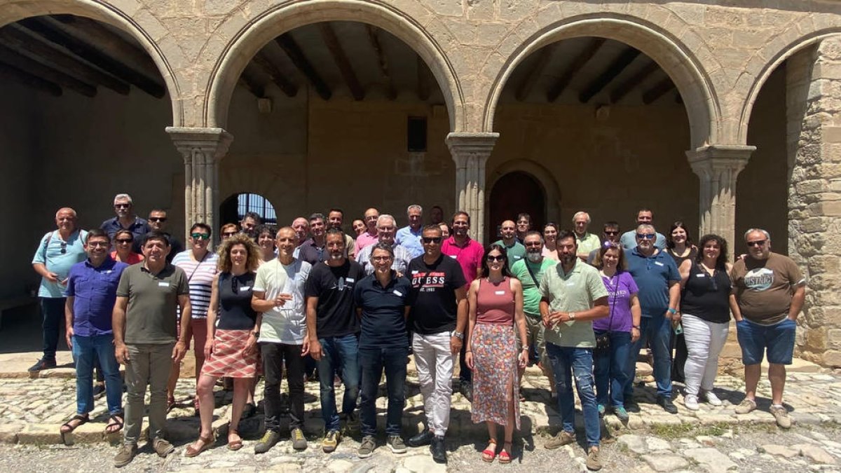 Miembros de la nueva entidad durante la reunión celebrada en el santuari de Bovera. 