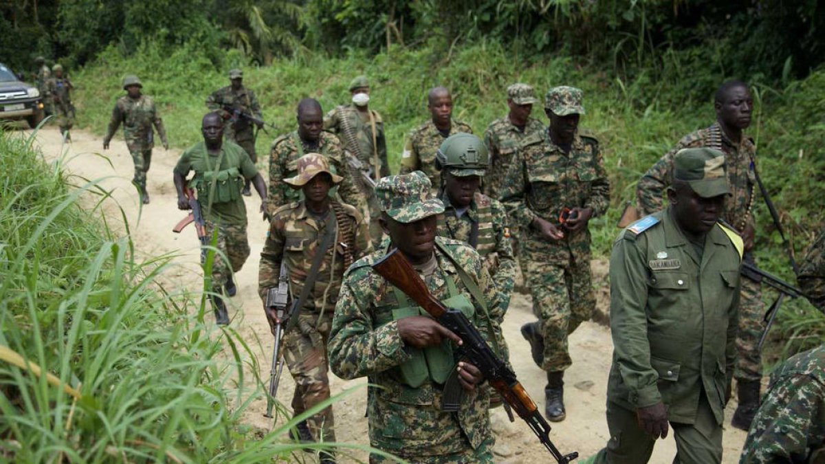 Imágenes de archivo de el Ejército de Uganda llevando a cabo una operación en la frontera con RDC. 