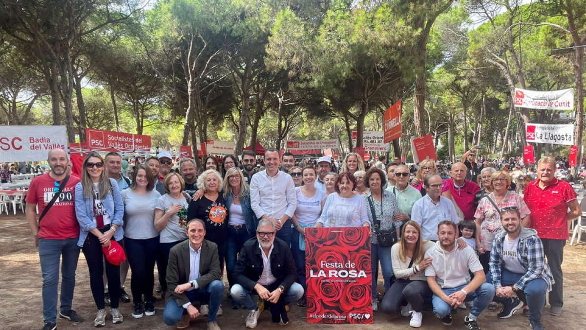 Una representación del PSC de Lleida, ayer en la Festa de la Rosa.