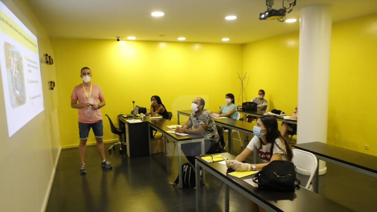 Imatge d'arxiu d'una classe en una autoescola de Lleida.