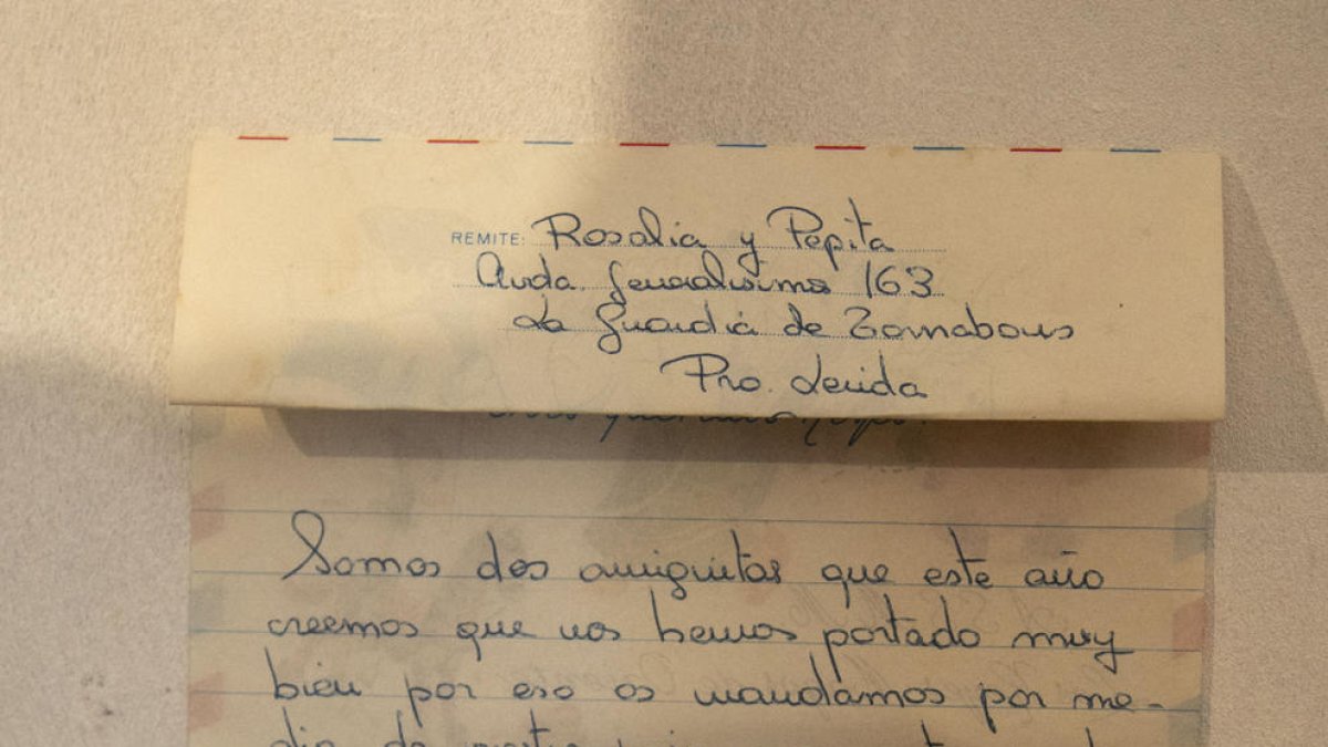 Antiguas cartas. La muestra expone cartas enviadas entre 1959 y 1980, la gran mayoría escritas en castellano.  