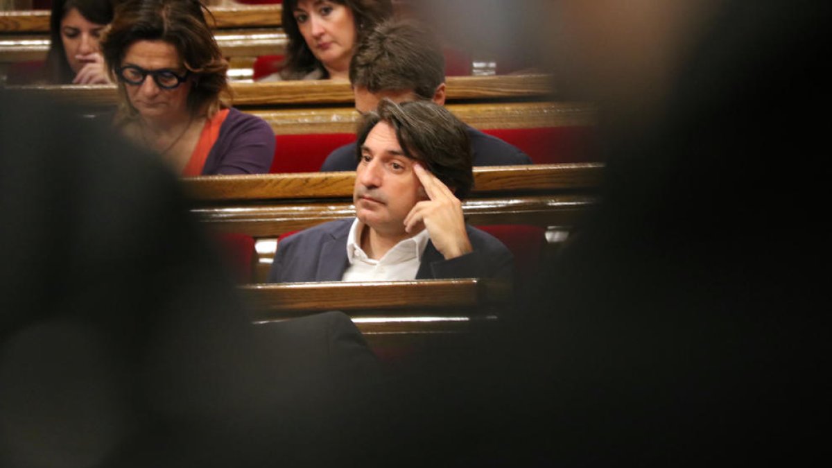 El diputado de Junts Francesc de Dalmases, en el pleno del Parlament.