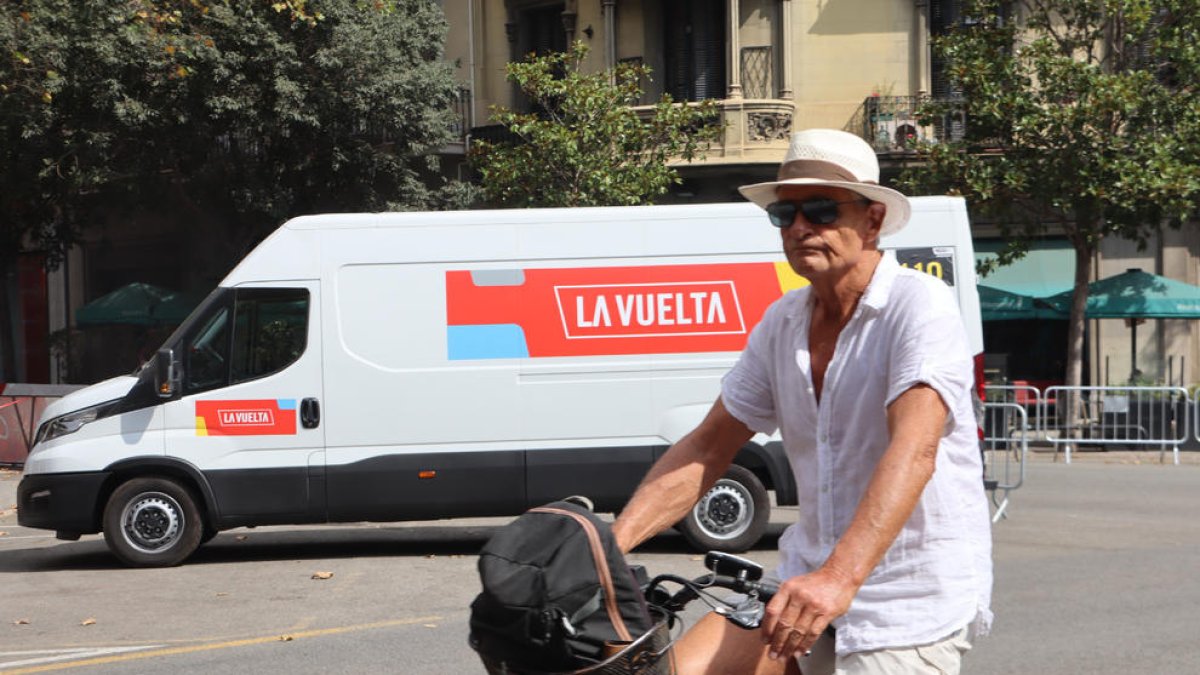 Tot a punt a Barcelona per acollir la contrarellotge inaugural de La Vuelta: 