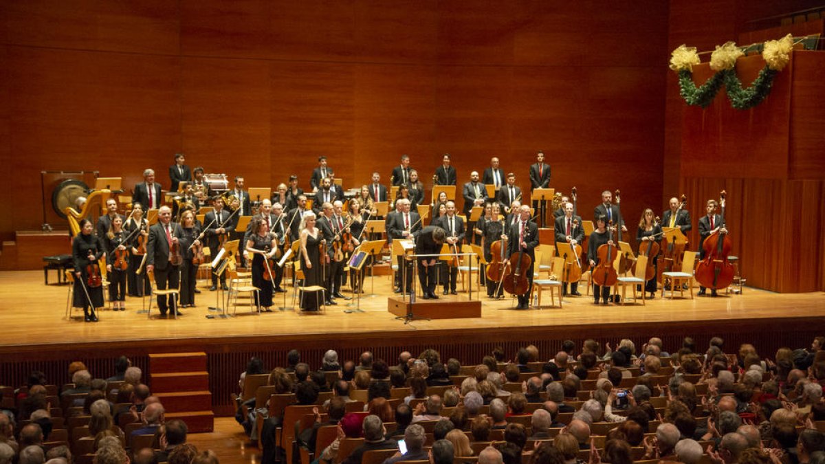El públic va omplir ahir l’Auditori de Lleida per gaudir de l’Orquestra Simfònica del Vallès.