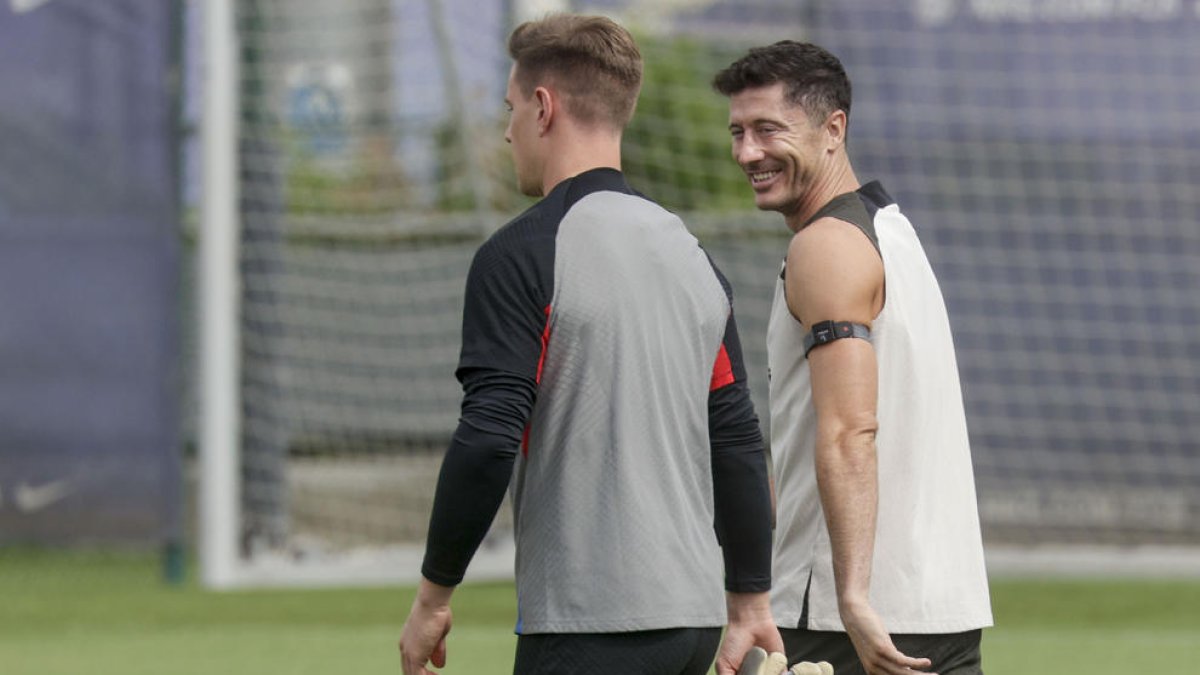 Ter Stegen y Lewansdowsky durante el entrenamiento de ayer.