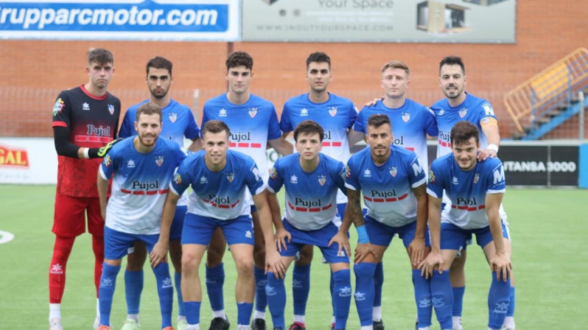 Formación inicial del Mollerussa en el partido de ayer en el Municipal.