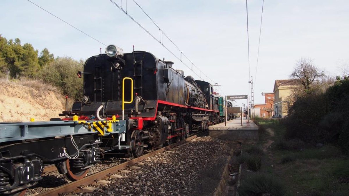 Las locomotoras, en Vimbodí de camino al museo de Móra la Nova.