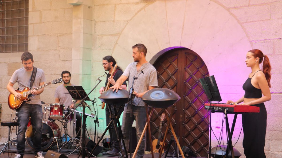 El grup Athanàgia, de concert a l'IEI