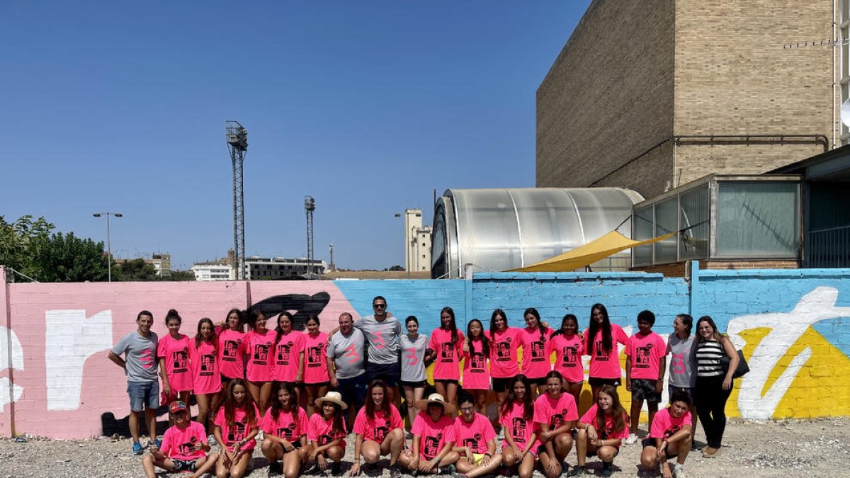 Foto de família dels joves que han participat aquest estiu en el programa Jova de Balaguer.