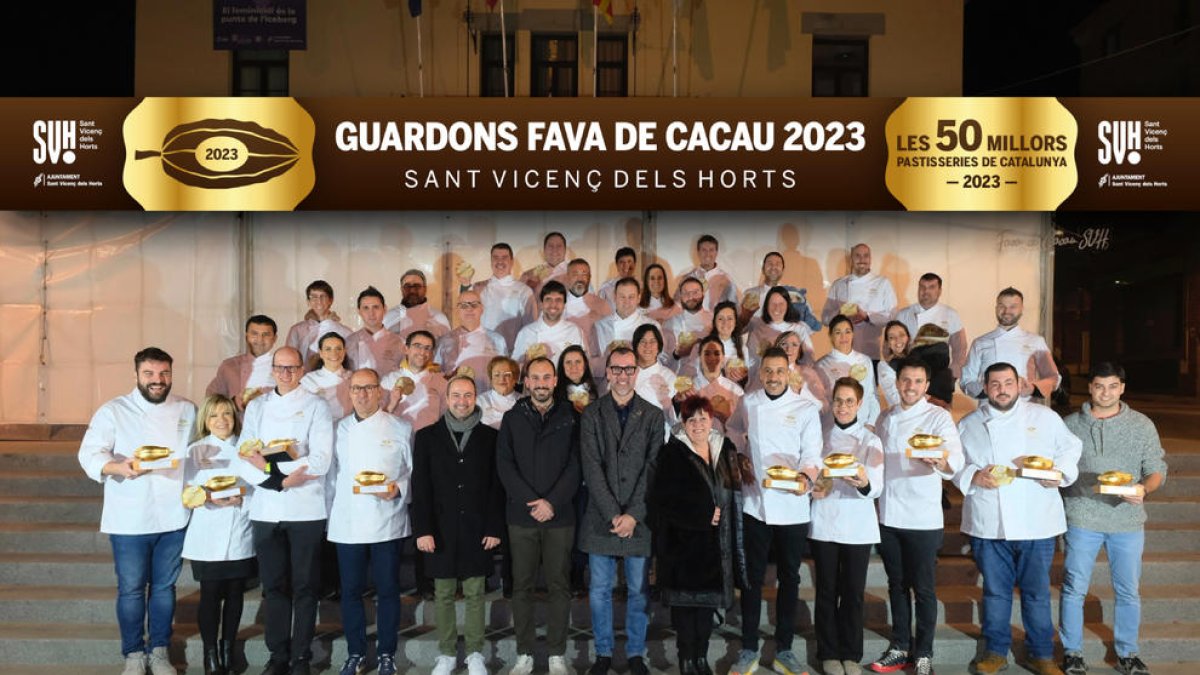 Fotografia de grup dels premiats en l'edició del 2023 dels guardons Fava de Cacau.