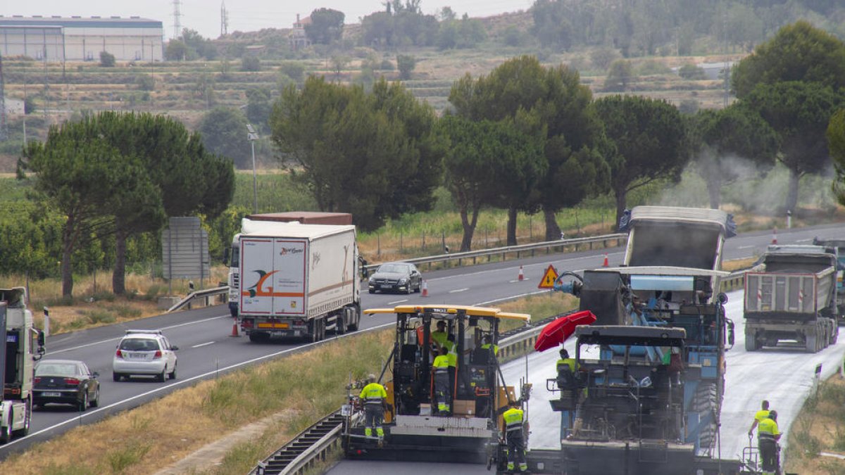 Imagen de las obras en la autovía A-2 entre las salidas de Balaguer y Corbins el pasado lunes. 