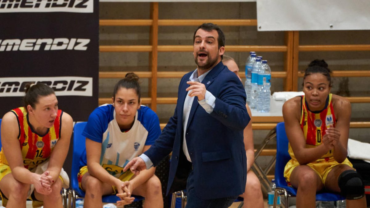 Jordi Acero, entrenador del Cadí La Seu, durante el partido del martes en la pista del Araski.