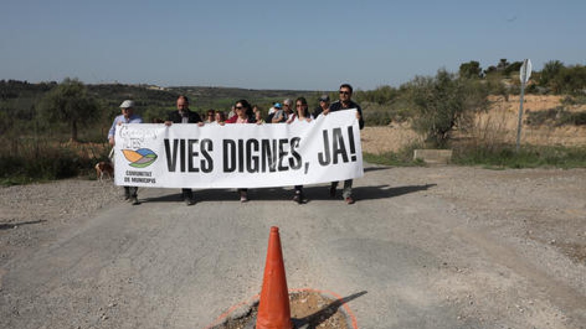 Protesta per reclamar l’Eix de les Garrigues i carreteres dignes.