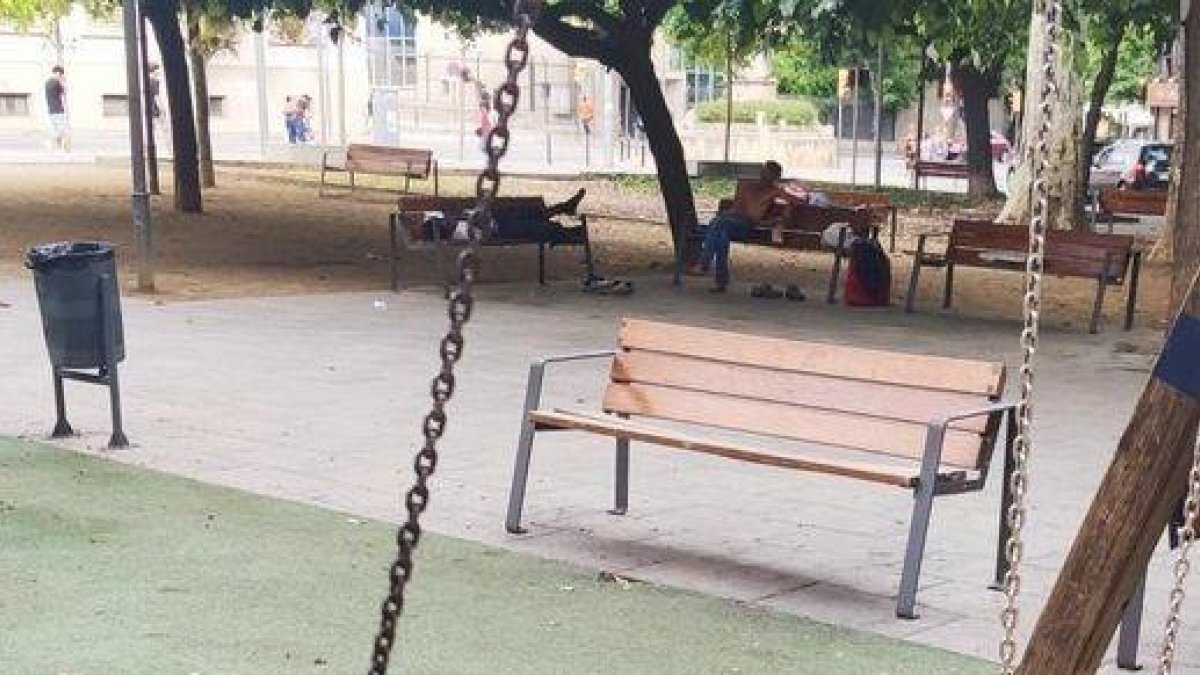 Denuncian consumo de alcohol y drogas en un parque infantil del centro de Lleida