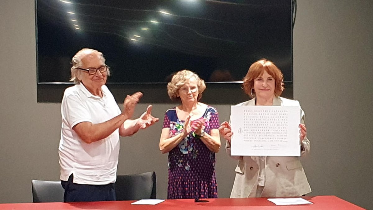 La lleidatana Roser Xandri rep el diploma d'acadèmica de Belles Arts