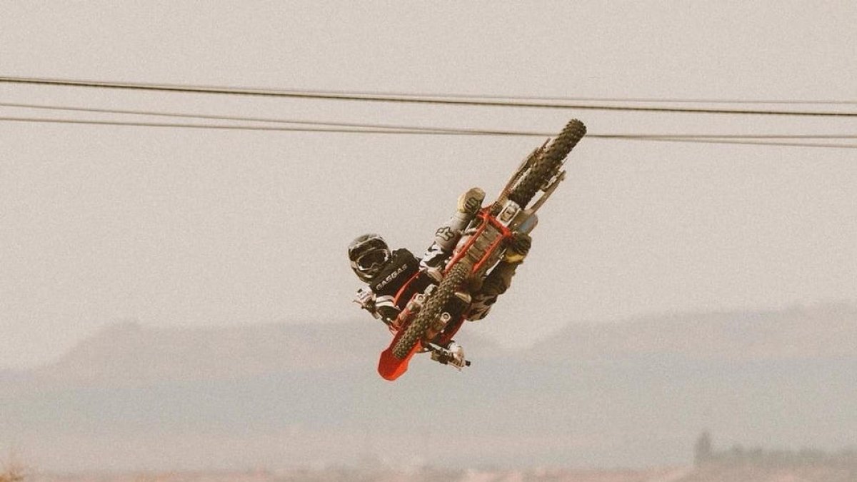 Guillem Navas, durant un dels seus entrenaments de quarterpipe.