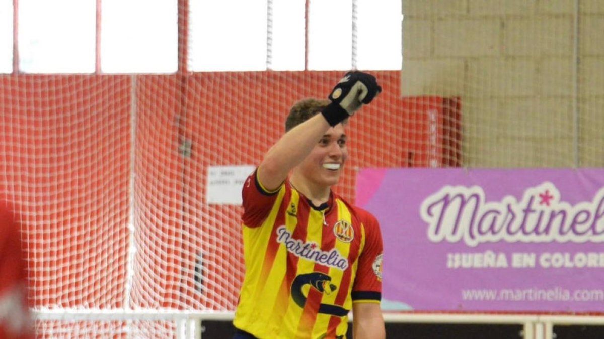 Sebas Moncusí, celebrant un gol amb el Manlleu aquest any.