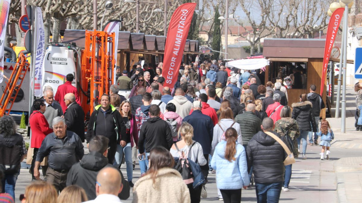 Milers de persones omplen els carrers de Mollerussa en el darrer dia de la 150a Fira de Sant Josep